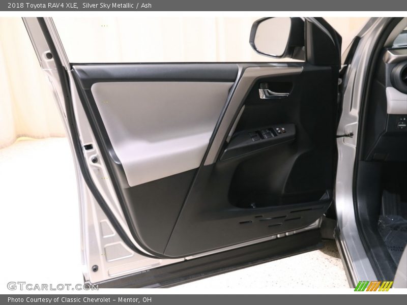Silver Sky Metallic / Ash 2018 Toyota RAV4 XLE