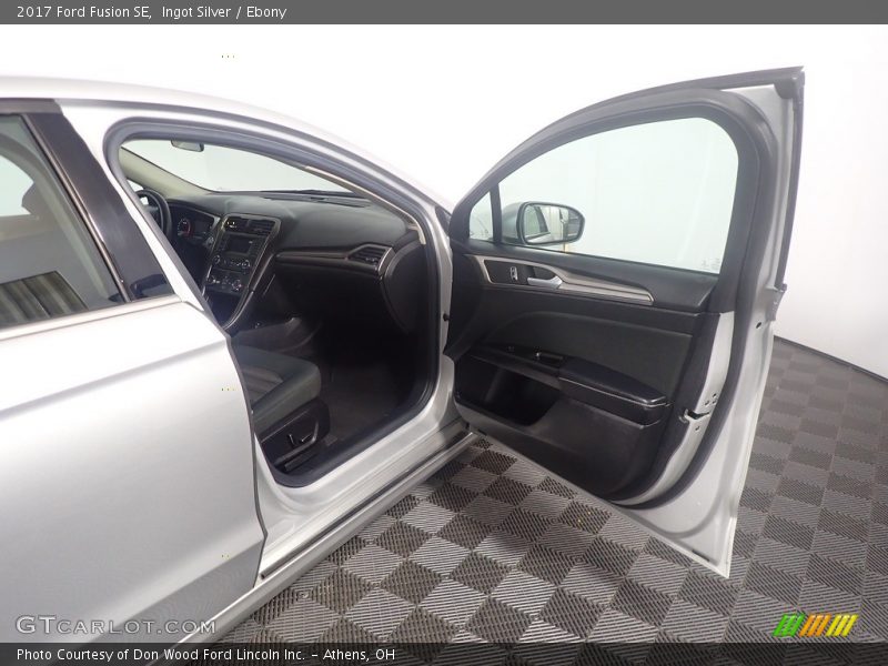 Ingot Silver / Ebony 2017 Ford Fusion SE