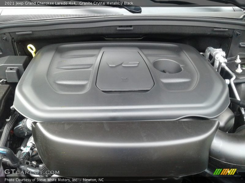 Granite Crystal Metallic / Black 2021 Jeep Grand Cherokee Laredo 4x4