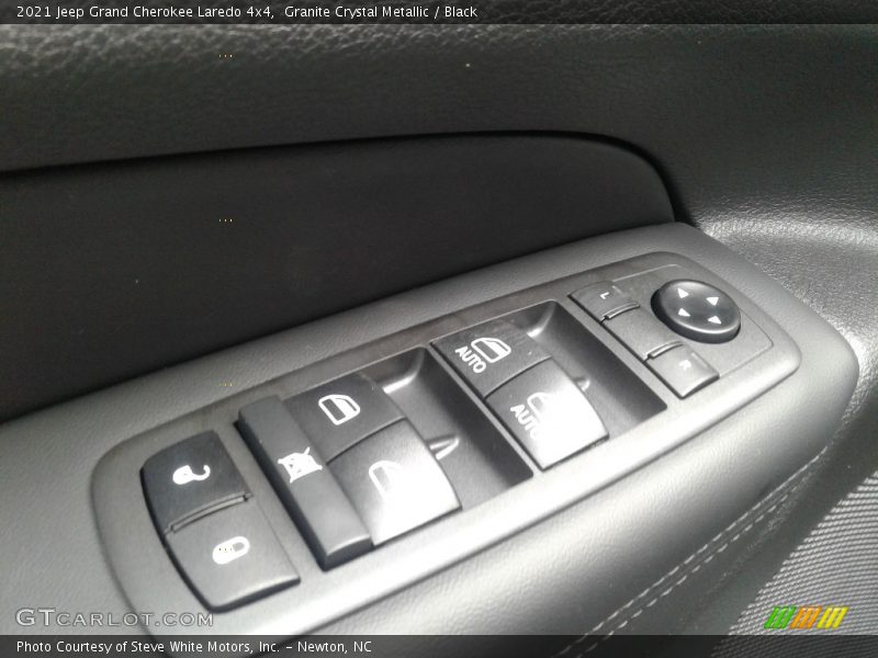 Granite Crystal Metallic / Black 2021 Jeep Grand Cherokee Laredo 4x4