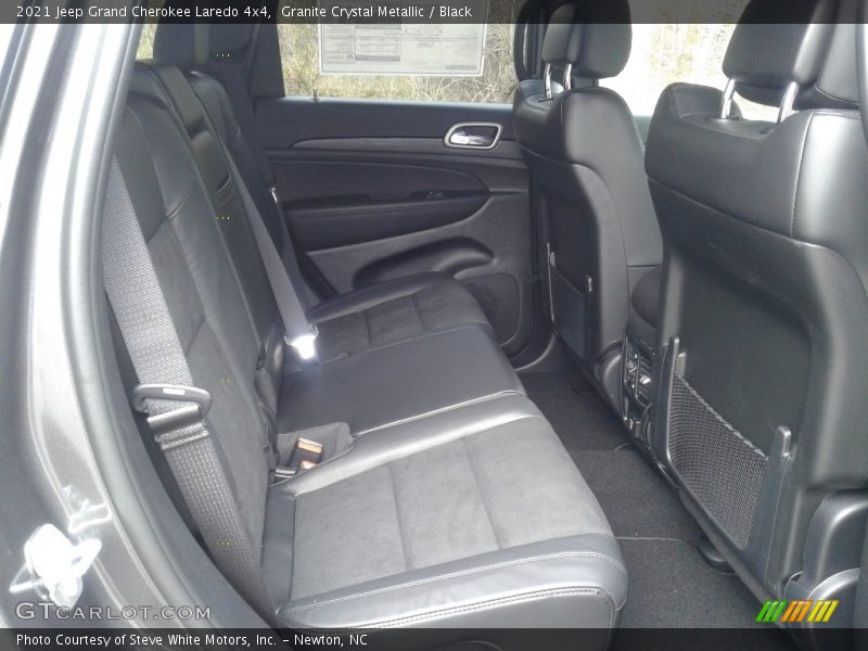 Granite Crystal Metallic / Black 2021 Jeep Grand Cherokee Laredo 4x4
