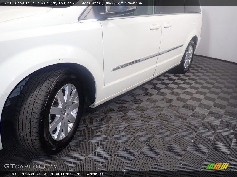 Stone White / Black/Light Graystone 2011 Chrysler Town & Country Touring - L