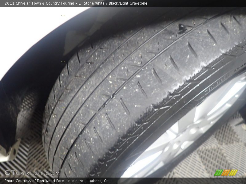 Stone White / Black/Light Graystone 2011 Chrysler Town & Country Touring - L