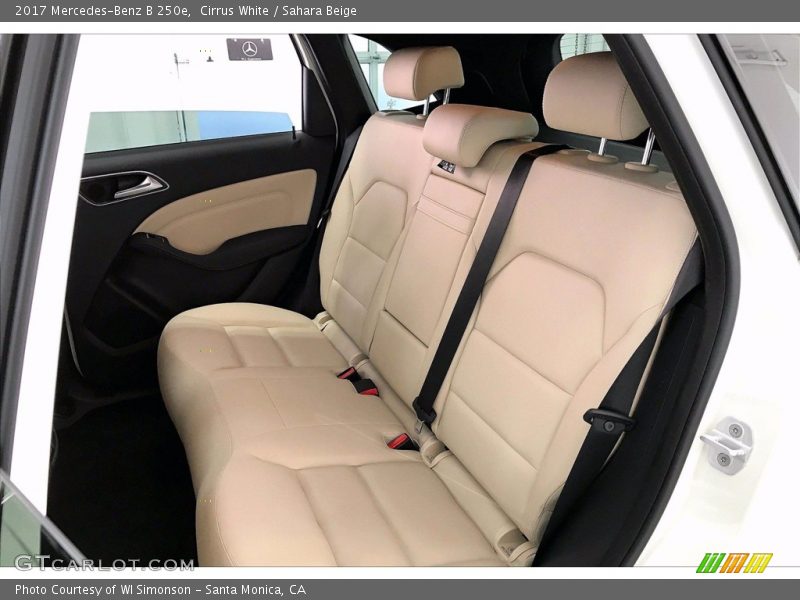 Cirrus White / Sahara Beige 2017 Mercedes-Benz B 250e