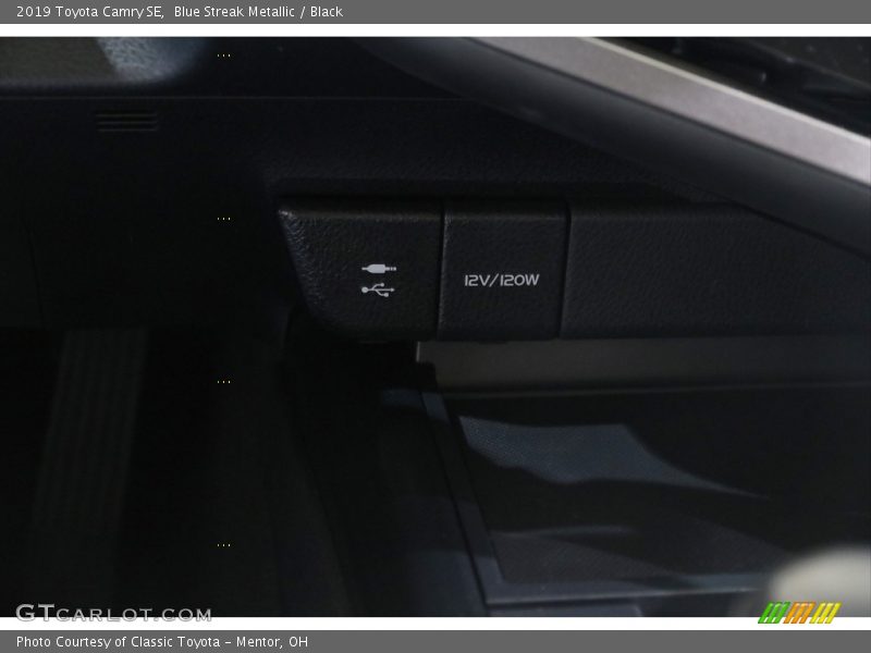Blue Streak Metallic / Black 2019 Toyota Camry SE