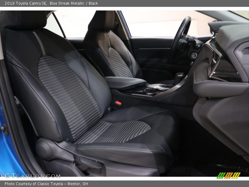 Blue Streak Metallic / Black 2019 Toyota Camry SE