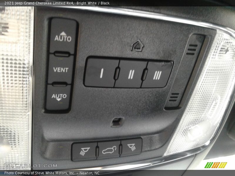 Bright White / Black 2021 Jeep Grand Cherokee Limited 4x4