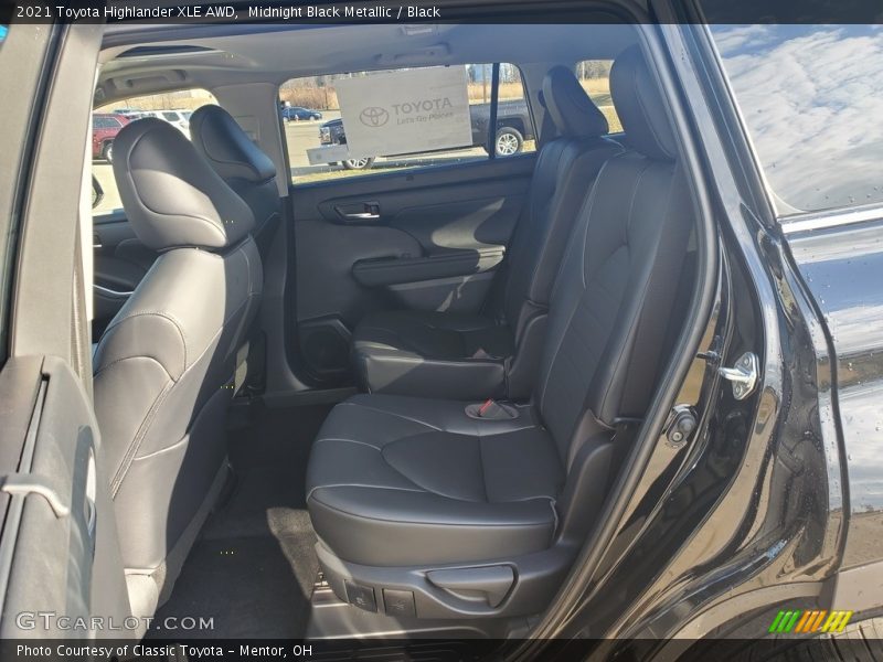 Midnight Black Metallic / Black 2021 Toyota Highlander XLE AWD