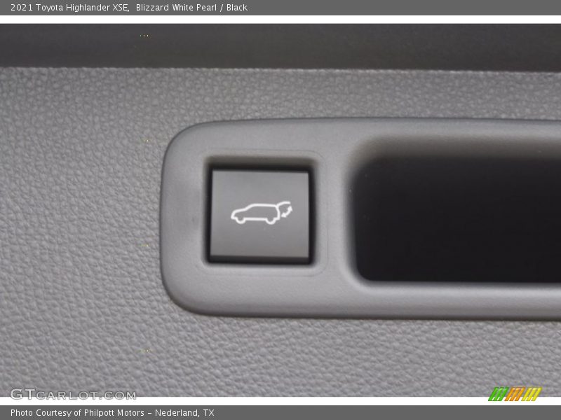 Blizzard White Pearl / Black 2021 Toyota Highlander XSE