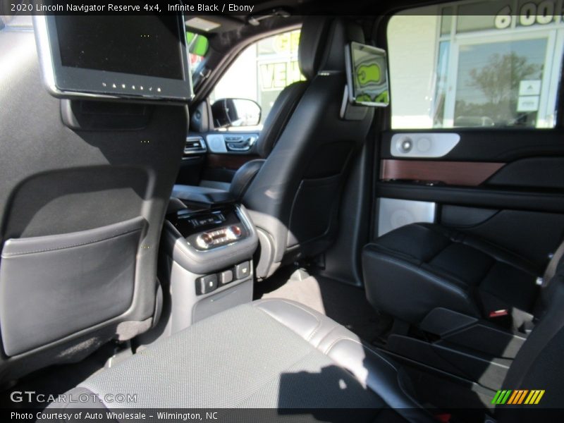 Infinite Black / Ebony 2020 Lincoln Navigator Reserve 4x4