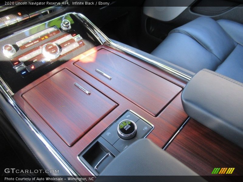 Infinite Black / Ebony 2020 Lincoln Navigator Reserve 4x4