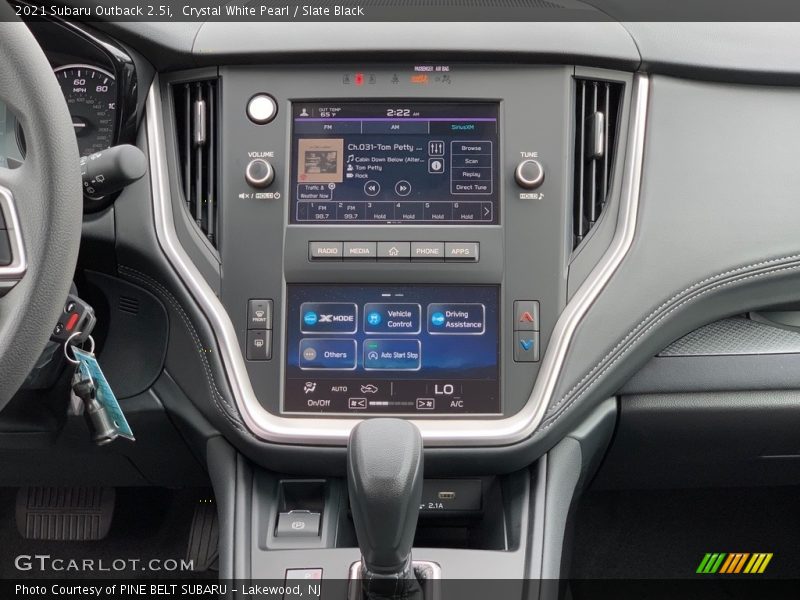 Crystal White Pearl / Slate Black 2021 Subaru Outback 2.5i