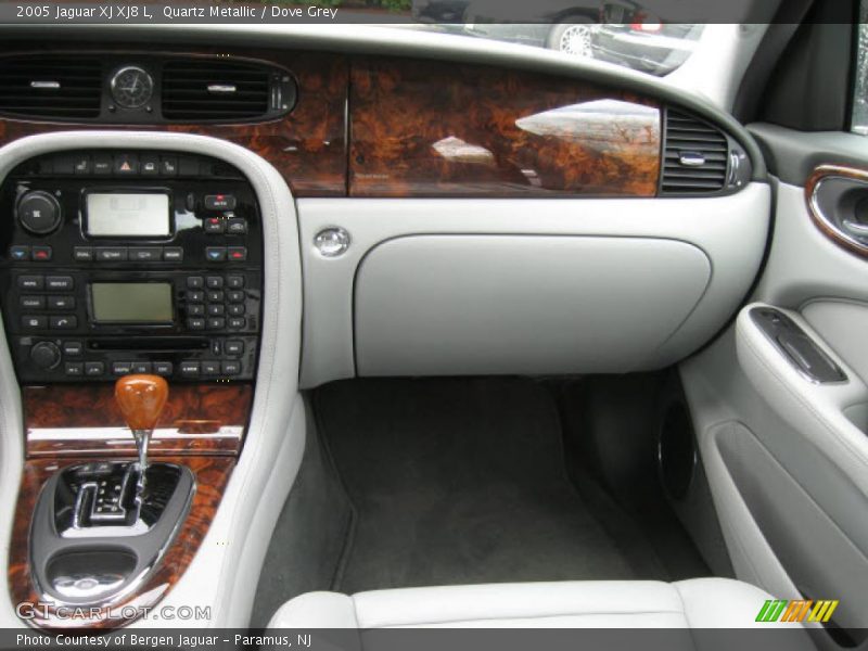 Quartz Metallic / Dove Grey 2005 Jaguar XJ XJ8 L