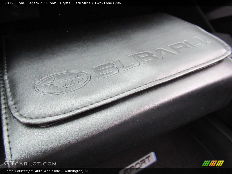 Crystal Black Silica / Two-Tone Gray 2019 Subaru Legacy 2.5i Sport