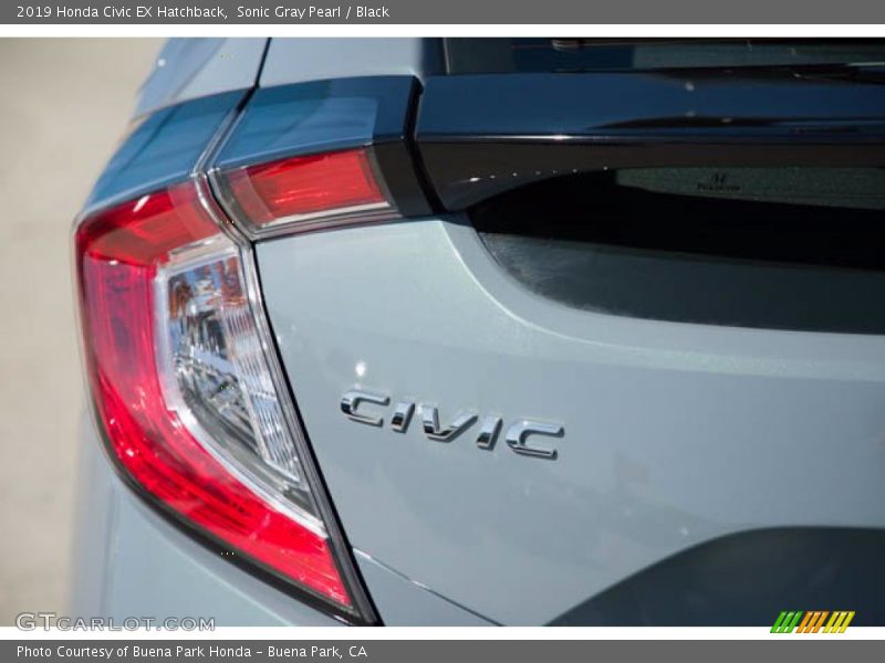 Sonic Gray Pearl / Black 2019 Honda Civic EX Hatchback