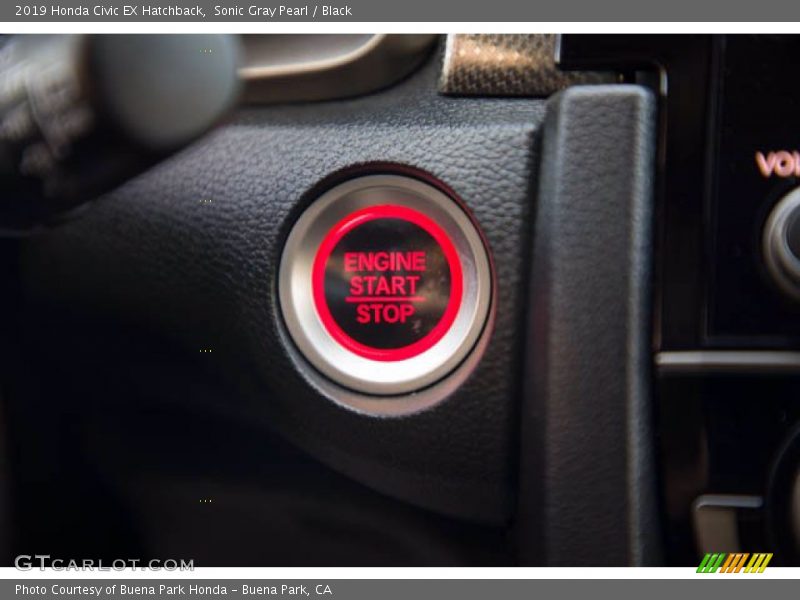 Sonic Gray Pearl / Black 2019 Honda Civic EX Hatchback