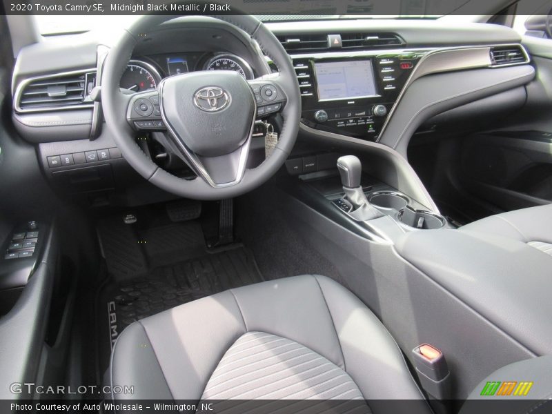 Midnight Black Metallic / Black 2020 Toyota Camry SE