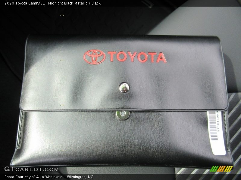 Midnight Black Metallic / Black 2020 Toyota Camry SE