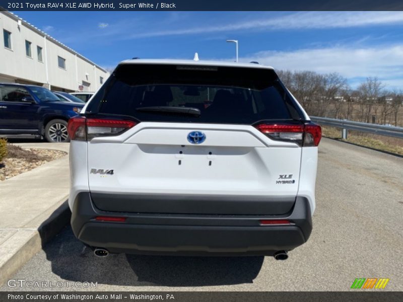 Super White / Black 2021 Toyota RAV4 XLE AWD Hybrid