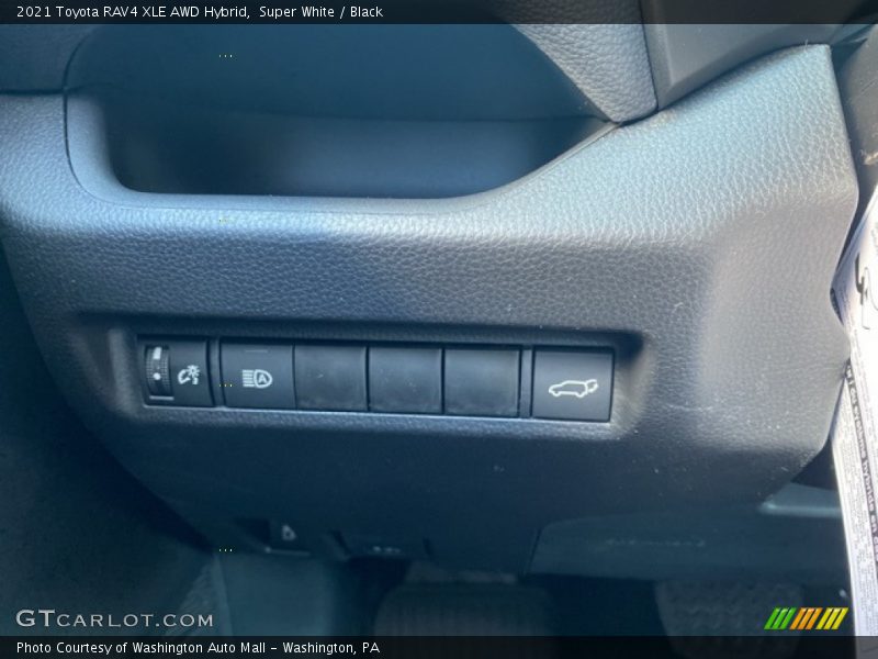 Super White / Black 2021 Toyota RAV4 XLE AWD Hybrid