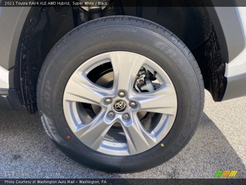 Super White / Black 2021 Toyota RAV4 XLE AWD Hybrid