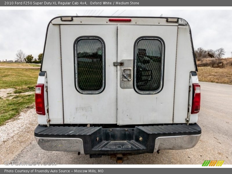 Oxford White / Medium Stone 2010 Ford F250 Super Duty XL Regular Cab 4x4