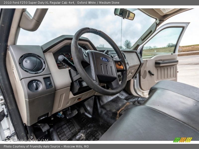 Oxford White / Medium Stone 2010 Ford F250 Super Duty XL Regular Cab 4x4