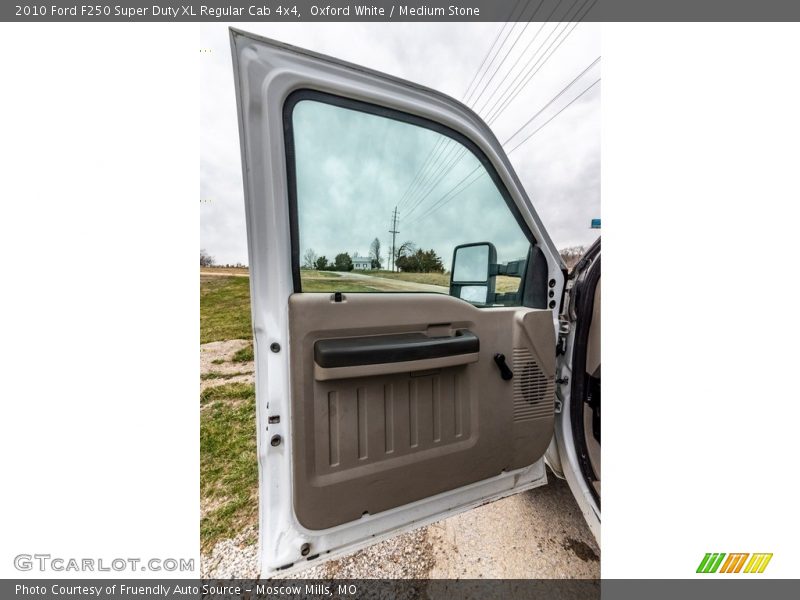 Oxford White / Medium Stone 2010 Ford F250 Super Duty XL Regular Cab 4x4