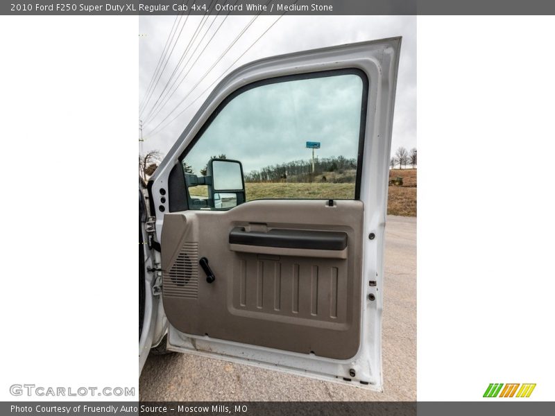 Oxford White / Medium Stone 2010 Ford F250 Super Duty XL Regular Cab 4x4