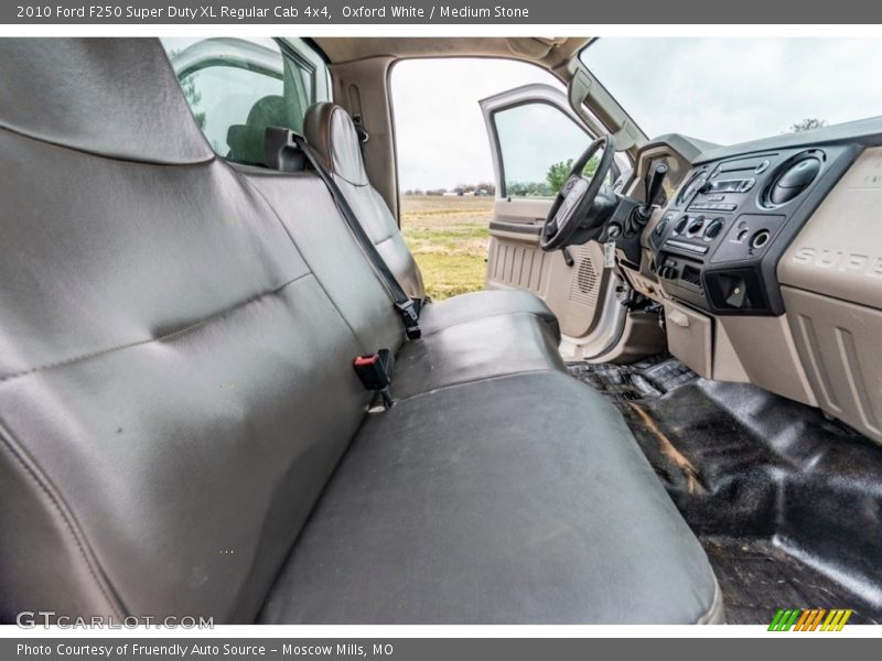 Oxford White / Medium Stone 2010 Ford F250 Super Duty XL Regular Cab 4x4