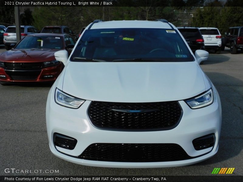 Bright White / Black 2021 Chrysler Pacifica Hybrid Touring L
