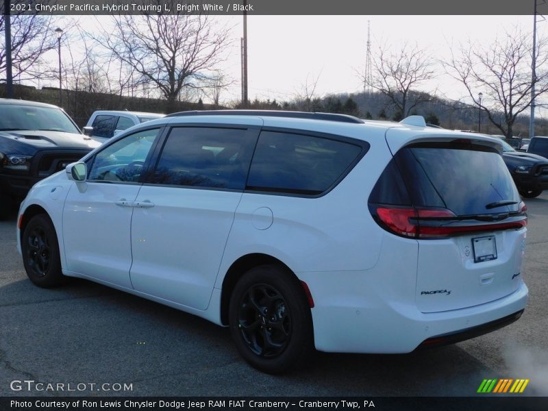 Bright White / Black 2021 Chrysler Pacifica Hybrid Touring L