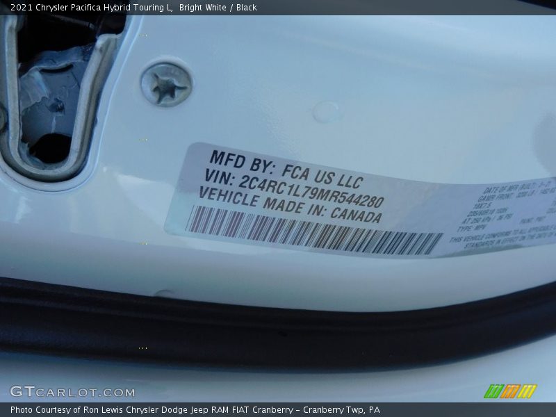 Bright White / Black 2021 Chrysler Pacifica Hybrid Touring L