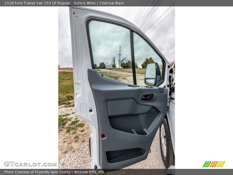 Oxford White / Charcoal Black 2018 Ford Transit Van 250 LR Regular