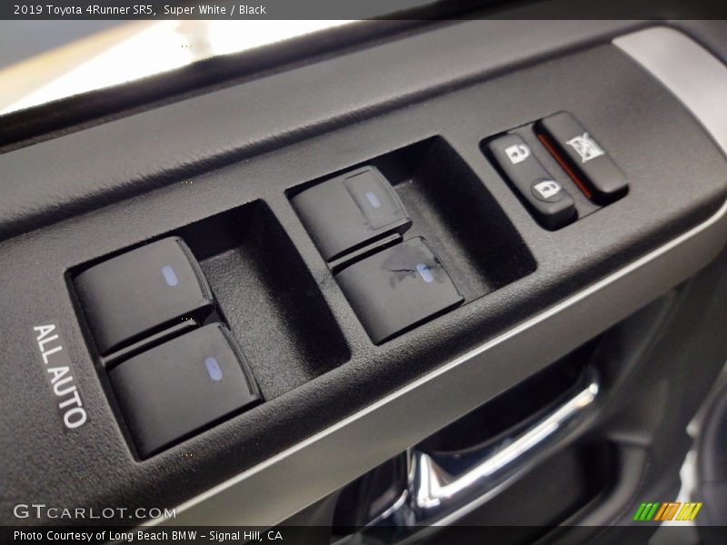 Super White / Black 2019 Toyota 4Runner SR5
