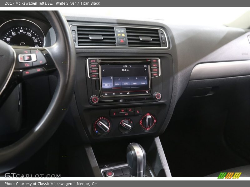 White Silver / Titan Black 2017 Volkswagen Jetta SE