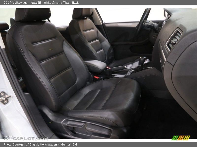 White Silver / Titan Black 2017 Volkswagen Jetta SE