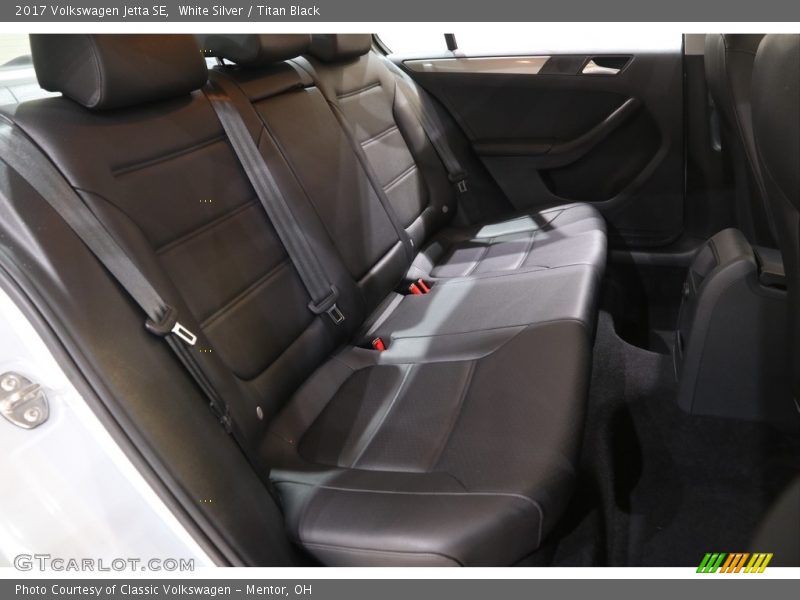 White Silver / Titan Black 2017 Volkswagen Jetta SE
