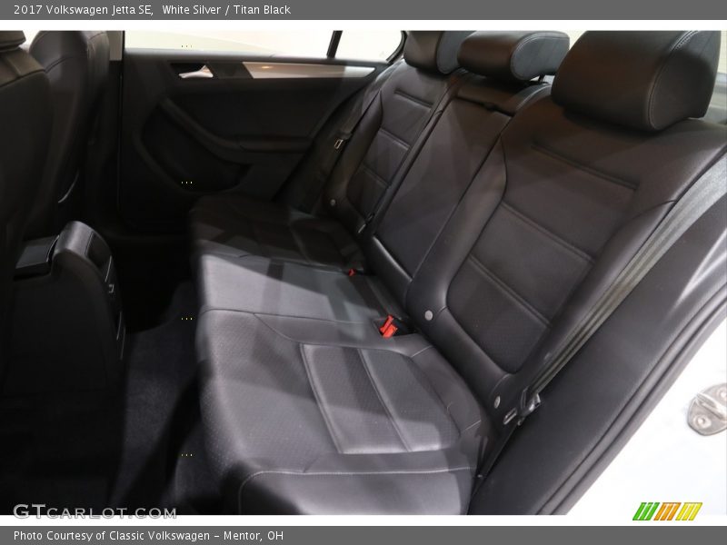 White Silver / Titan Black 2017 Volkswagen Jetta SE