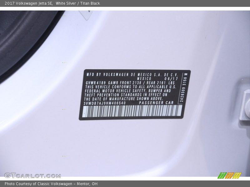 White Silver / Titan Black 2017 Volkswagen Jetta SE