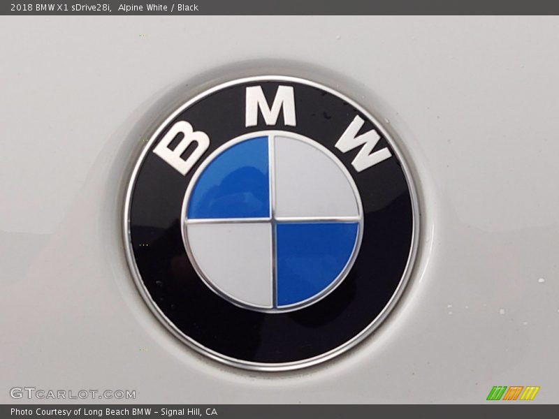Alpine White / Black 2018 BMW X1 sDrive28i