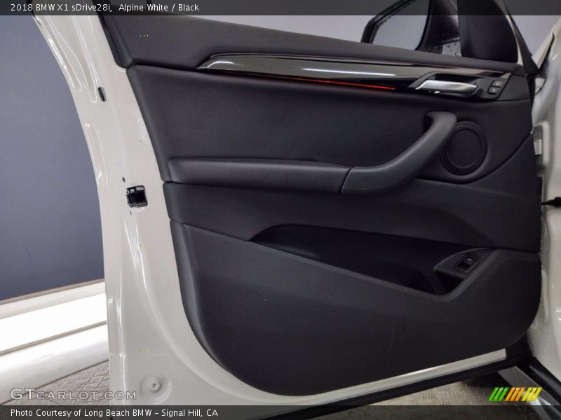 Alpine White / Black 2018 BMW X1 sDrive28i