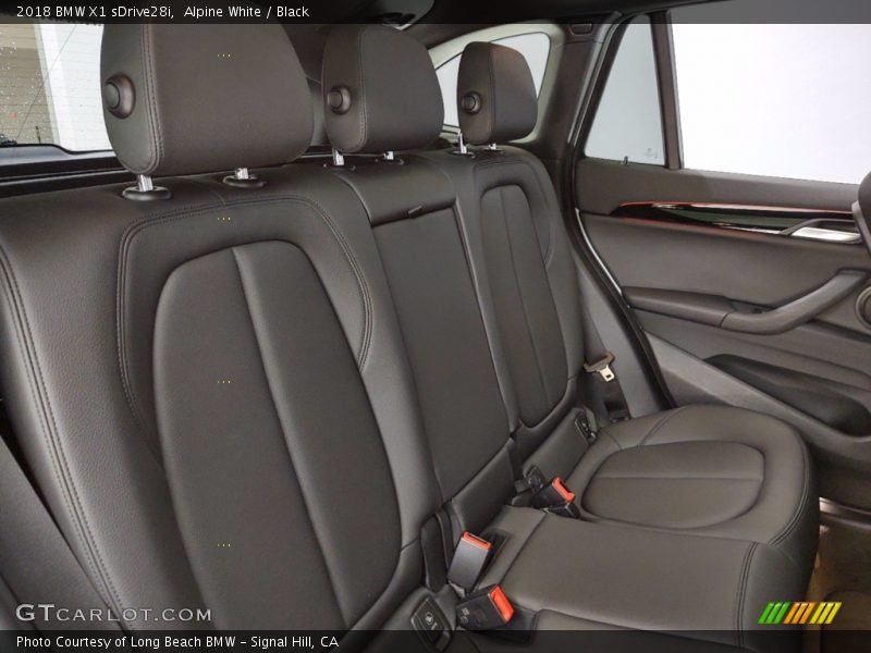 Alpine White / Black 2018 BMW X1 sDrive28i