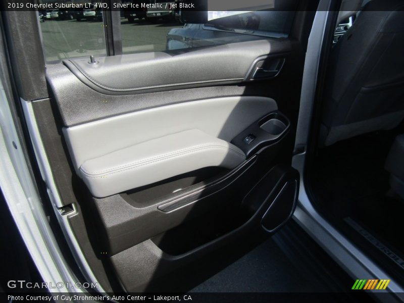 Silver Ice Metallic / Jet Black 2019 Chevrolet Suburban LT 4WD