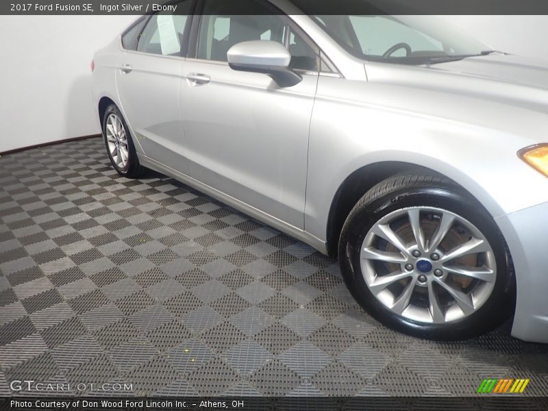 Ingot Silver / Ebony 2017 Ford Fusion SE