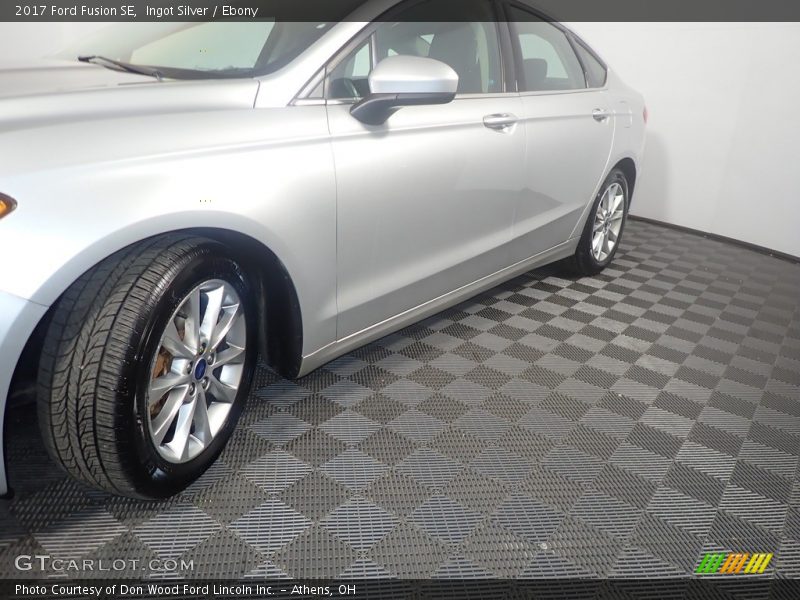 Ingot Silver / Ebony 2017 Ford Fusion SE