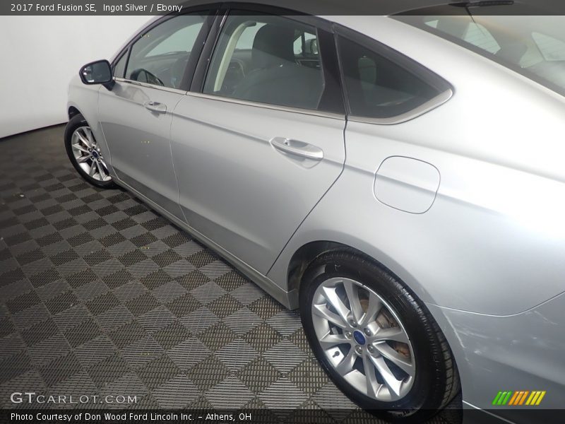 Ingot Silver / Ebony 2017 Ford Fusion SE