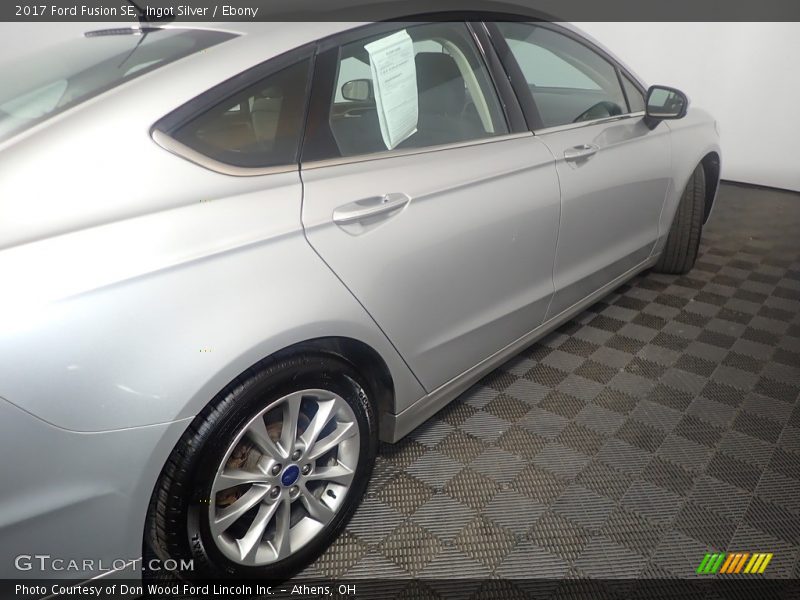 Ingot Silver / Ebony 2017 Ford Fusion SE