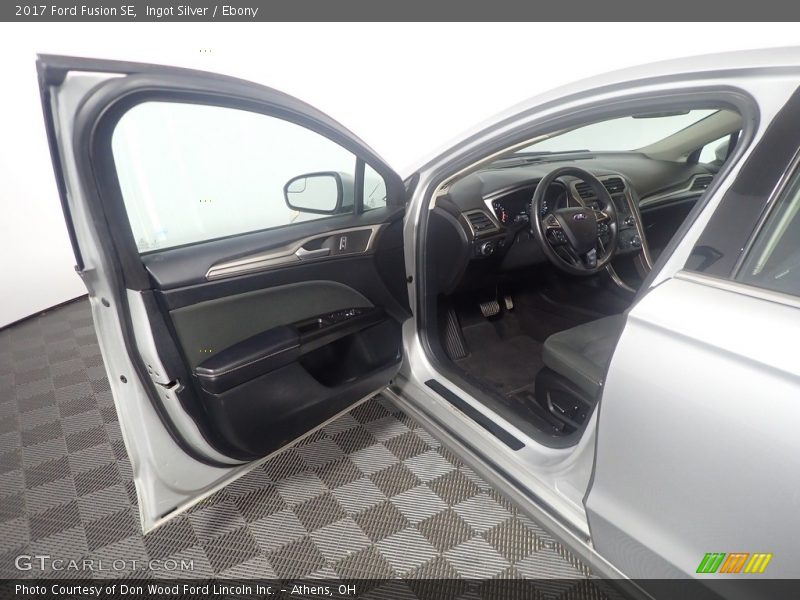 Ingot Silver / Ebony 2017 Ford Fusion SE