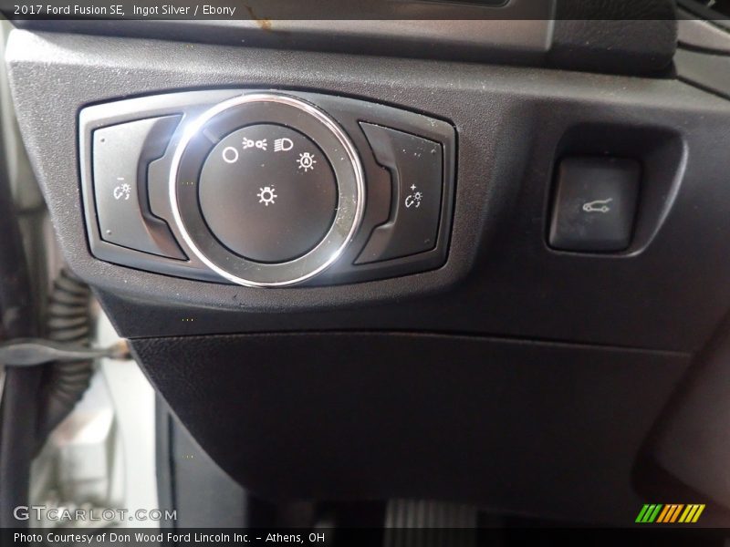 Ingot Silver / Ebony 2017 Ford Fusion SE